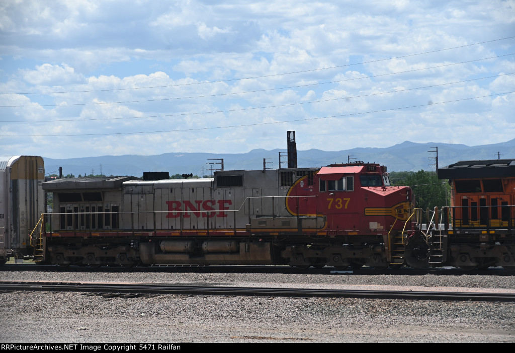 BNSF 737 - Roster